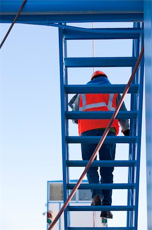 Engineer on upper staircase of industrial plant Foto de stock - Sin royalties Premium, Código: 6105-05396876