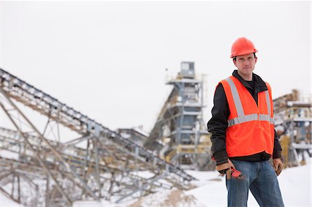 simsearch:6105-05396936,k - Engineer holding pipe wrench at a construction site Foto de stock - Sin royalties Premium, Código: 6105-05396998