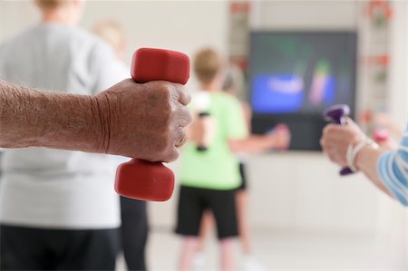 simsearch:6105-05396668,k - Seniors exercising with dumbbells in a health club Fotografie stock - Premium Royalty-Free, Codice: 6105-05397080