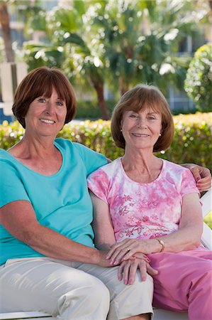 Portrait of two friends smiling in a park Stock Photo - Premium Royalty-Free, Code: 6105-05397111