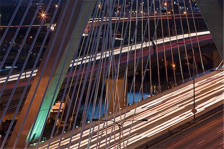 Traffic on a suspension bridge, Leonard P. Zakim Bunker Hill Bridge, Charles River, Boston, Massachusetts, USA Foto de stock - Sin royalties Premium, Código: 6105-05397316