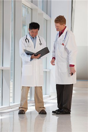 simsearch:400-07334526,k - Doctors studying a patient's records Stock Photo - Premium Royalty-Free, Code: 6105-06702980