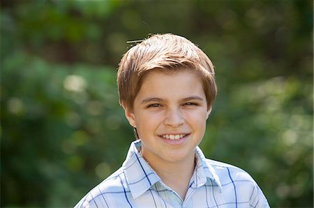 duxbury - Portrait of a boy smiling Foto de stock - Sin royalties Premium, Código: 6105-06703013