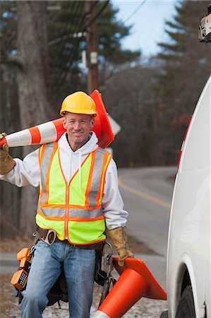 Communications worker moving traffic cones around his truck Stockbilder - Premium RF Lizenzfrei, Bildnummer: 6105-07521256