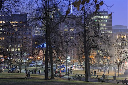 Boston Common and Tremont Street on New Year's eve at dusk, Boston, Massachusetts, USA Foto de stock - Sin royalties Premium, Código: 6105-07744474