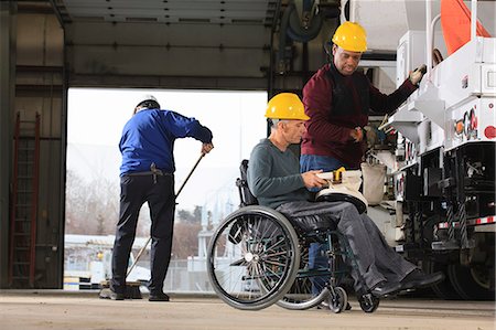 Maintenance supervisors cleaning utility garage and loading new truck with supplies Stockbilder - Premium RF Lizenzfrei, Bildnummer: 6105-07744436