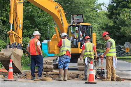 Construction workers digging hole to replace watermain Stock Photo - Premium Royalty-Free, Code: 6105-08211247