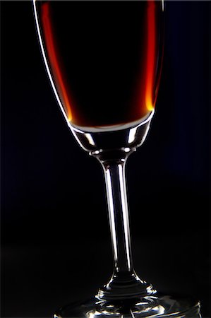 Gros plan d'un verre de vin Photographie de stock - Premium Libres de Droits, Code: 6107-06117565