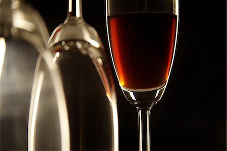 dark backgrounds - Close-up of glass of wine and two empty glasses Stock Photo - Premium Royalty-Free, Code: 6107-06117568