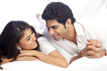 portrait on white sheet - Portrait of happy couple lying in bed Stock Photo - Premium Royalty-Free, Code: 6107-06117902