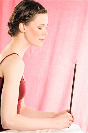 palo - Woman holding incense stick Foto de stock - Sin royalties Premium, Código: 6108-05855964