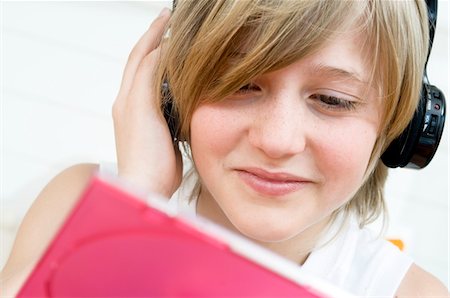 Portrait of a little boy with headphones Foto de stock - Sin royalties Premium, Código: 6108-05856066