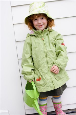 spring gardens - Little girl with watering can Foto de stock - Sin royalties Premium, Código: 6108-05856096