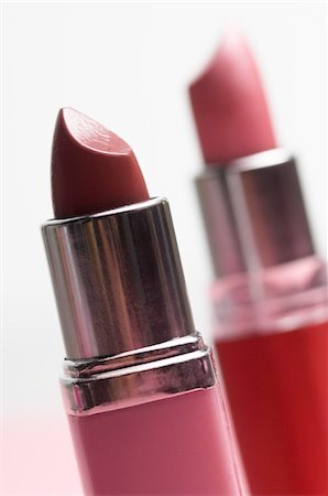 simsearch:6108-05857171,k - Lippenstift, close-up Stockbilder - Premium RF Lizenzfrei, Bildnummer: 6108-05857154