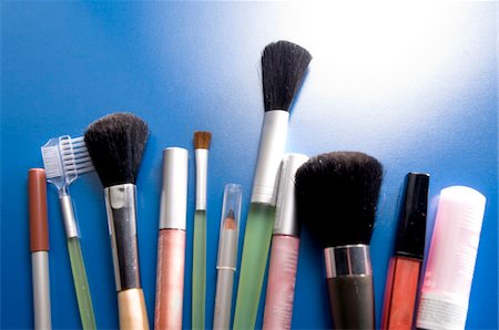 Make-up pencils and brushes, close-up Foto de stock - Sin royalties Premium, Código: 6108-05857187