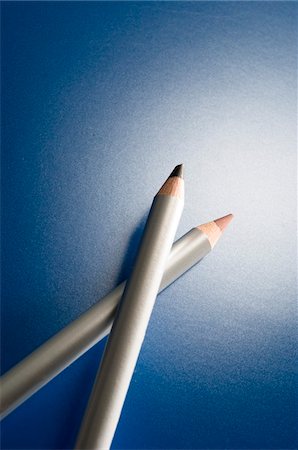 pencil (cosmetics) - 2 eye-liner pencils, close-up Foto de stock - Sin royalties Premium, Código: 6108-05857190