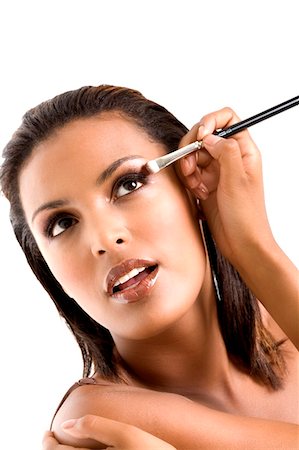 simsearch:6108-05857418,k - Portrait of a young woman applying eyeshadow Foto de stock - Sin royalties Premium, Código: 6108-05857441