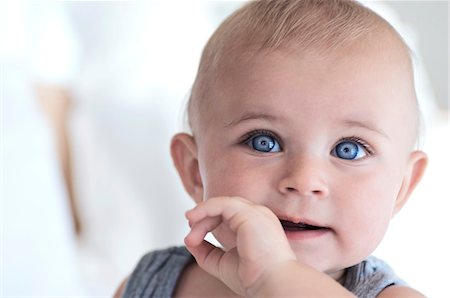 face looking up - Portrait of  baby, indoors Stock Photo - Premium Royalty-Free, Code: 6108-05857945