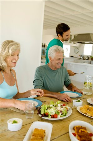 summer family meals - Family at home Foto de stock - Sin royalties Premium, Código: 6108-05858228