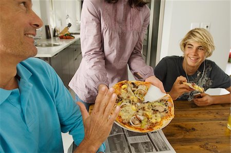 refuse - Parents and teen eating pizza, indoors Stock Photo - Premium Royalty-Free, Code: 6108-05858307