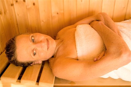 simsearch:6108-05858314,k - Senior woman lying in sauna Foto de stock - Sin royalties Premium, Código: 6108-05858846