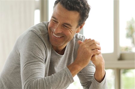 se reposer - Portrait de l'homme, à l'intérieur Photographie de stock - Premium Libres de Droits, Code: 6108-05858899