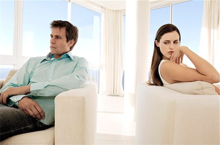 relationship problem - Couple sulking in living-room Foto de stock - Sin royalties Premium, Código: 6108-05858984