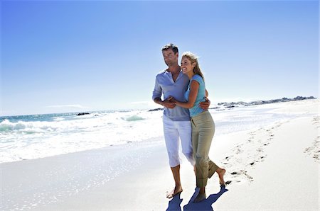 Couple walking on the beach Stock Photo - Premium Royalty-Free, Code: 6108-05859018