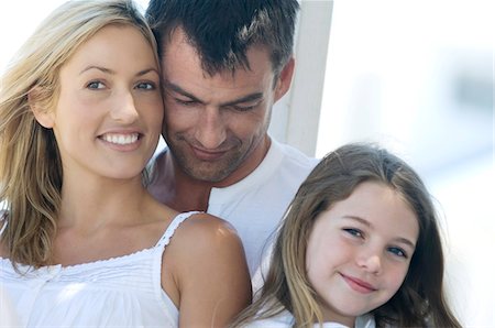 Eltern und Töchter Lächeln für die Kamera, im freien Stockbilder - Premium RF Lizenzfrei, Bildnummer: 6108-05859175