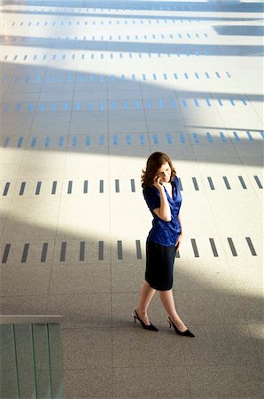 simsearch:6108-05859712,k - High angle view of a businesswoman talking on a mobile phone Foto de stock - Royalty Free Premium, Número: 6108-05859708