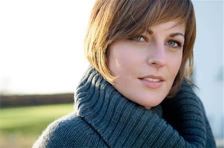 sweaters turtleneck - Portrait of a young woman smiling Stock Photo - Premium Royalty-Free, Code: 6108-05859738