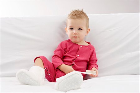 simsearch:6108-05873437,k - Portrait of a baby boy sitting on a couch and holding a brush Foto de stock - Sin royalties Premium, Código: 6108-05860161