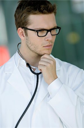 simsearch:6108-05860384,k - Close-up of a male doctor thinking Foto de stock - Sin royalties Premium, Código: 6108-05860356