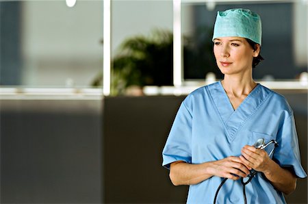 simsearch:6108-05860406,k - Female doctor holding a stethoscope Fotografie stock - Premium Royalty-Free, Codice: 6108-05860365