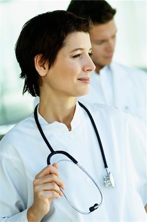 simsearch:6108-05860384,k - Close-up of a female doctor standing with a stethoscope around her neck Foto de stock - Sin royalties Premium, Código: 6108-05860319