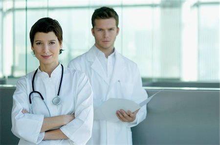 simsearch:6108-05860355,k - Portrait of a female and a male doctor standing together Foto de stock - Sin royalties Premium, Código: 6108-05860324