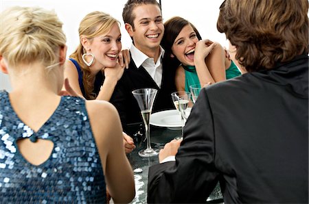 Five people enjoying a dinner party Foto de stock - Sin royalties Premium, Código: 6108-05860656