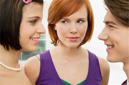 simsearch:6108-05861211,k - Side profile of a teenage boy smiling with two young women Foto de stock - Sin royalties Premium, Código: 6108-05861150