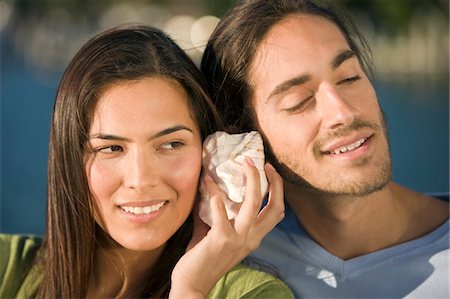 simsearch:6108-05862959,k - Couple listening to a shell Foto de stock - Sin royalties Premium, Código: 6108-05862105