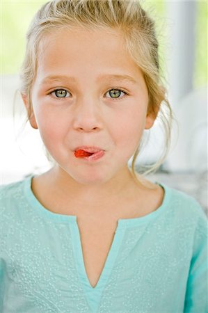 Portrait of a girl eating a candy Stock Photo - Premium Royalty-Free, Code: 6108-05863098