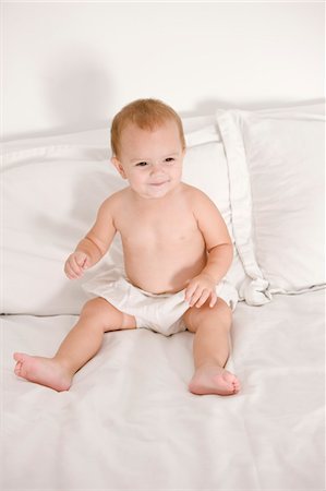 simsearch:6108-05874136,k - Baby girl smiling on the bed Stock Photo - Premium Royalty-Free, Code: 6108-05863140