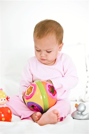 simsearch:6108-05874136,k - Baby girl playing with toys on the bed Stock Photo - Premium Royalty-Free, Code: 6108-05863167