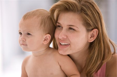 Woman and her daughter looking away Stock Photo - Premium Royalty-Free, Code: 6108-05863228