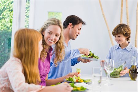 simsearch:6108-05863478,k - Family at the dining table Foto de stock - Royalty Free Premium, Número: 6108-05863429