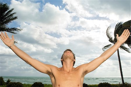 Man with his arms outstretched on the beach Foto de stock - Sin royalties Premium, Código: 6108-05863848