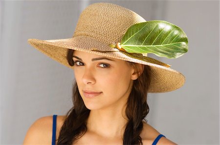 plaited - Portrait of a woman wearing hat Foto de stock - Sin royalties Premium, Código: 6108-05863927