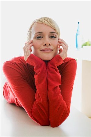 Portrait of a woman lying on the floor Stock Photo - Premium Royalty-Free, Code: 6108-05864293