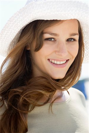 Portrait of a woman smiling Foto de stock - Sin royalties Premium, Código: 6108-05864636