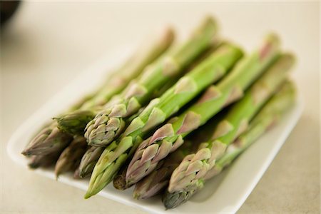 Close-up of asparagus sticks in a tray Stock Photo - Premium Royalty-Free, Code: 6108-05865399