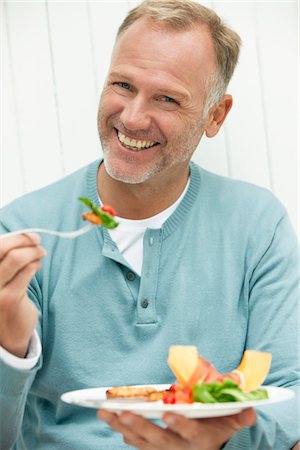 delicatessen food - Man having breakfast Foto de stock - Sin royalties Premium, Código: 6108-05865318